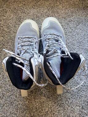 Under Armour HOVR Highlight Ace 2.0 Volleyball Shoes White Black Women's 9.5